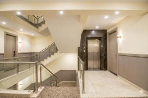 Hotel Star Villa- 1 Minute from NDLS Station 3 Star Hotel I Located In Paharganj I Front Of New Delhi Railway Station