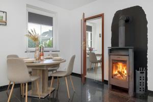 Apartment Senko with 2 Bedrooms and Parking by Noclegi Renters