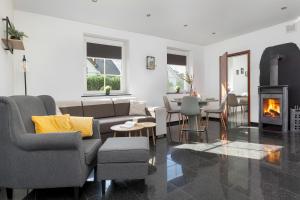 Apartment Senko with 2 Bedrooms and Parking by Noclegi Renters