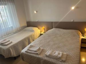New Apt, walk-to-beach, F3, Pool