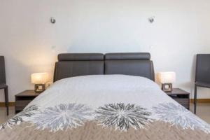 New Apt, walk-to-beach, F3, Pool