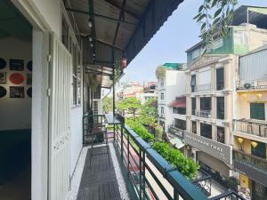 Hanoians Homestay - Street View Apartment 2BR in Old Quarter