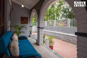 StayVista at Celestial Retreat with Lawn & Heater
