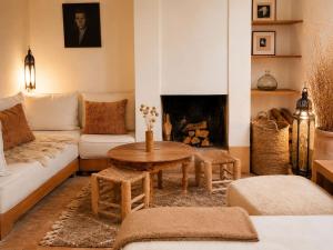 Hidden boutique Riad - heated rooftop plunge pool