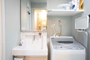 Koenji Wako 3F - 1 min walk to Koenji Station, 6 min by train to Shinjuku, Sleeps 5