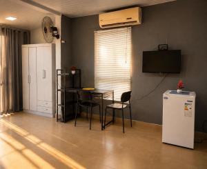 Casa de huéspedes privada con Wifi gratis cerca de IPS Ingavi, UNA y Biggie