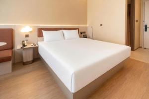 Starway Legacy Hotel