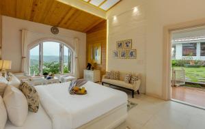 ELIVAAS Signature Junglebrooke 8 Room Pet-Friendly Cottage Estate With Swimming Pool, Forest View, In-House Restaurant & Landscaped Lawn