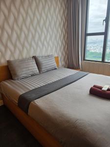 Shine & Bright Apartment - Rivergate Building