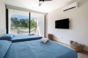 YaaX Jungle Villa Oasis BeachClub Access Included