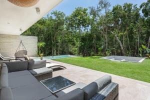 YaaX Jungle Villa Oasis BeachClub Access Included