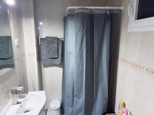Spacious and comfortable with balcony in Valencia