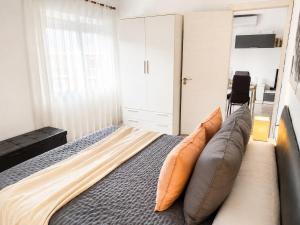 Spacious and comfortable with balcony in Valencia
