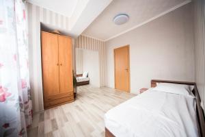 rooms with shared kitchen and bathroom - long rented
