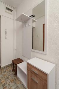 Modern Decebal Studio near Metro