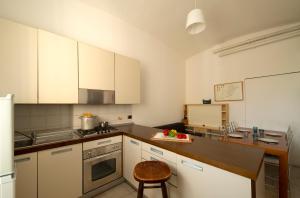 Ample 2-BR Home Steps to Navigli