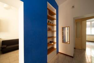 Ample 2-BR Home Steps to Navigli