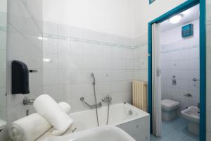 Ample 2-BR Home Steps to Navigli