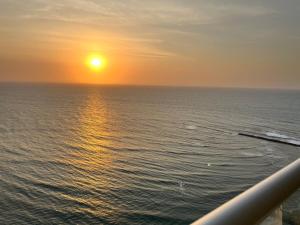 Visitors Allowed - Ocean View - 28th Floor