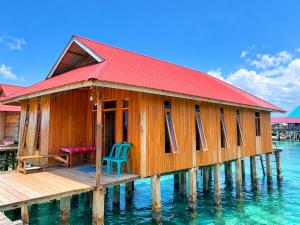 Aisyah Homestay, Pulau Papan, Togean