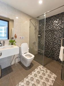 Junie House - 2BR 2BA - Downtown SG