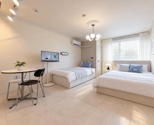 Stay ON West ㅣ New Openㅣ Seoul Station & AREX 5min walk ㅣ Elevator