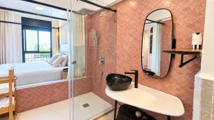 Bright and Spacious 3BR , Free Parking & Fast WIFI