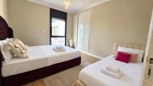 Bright and Spacious 3BR , Free Parking & Fast WIFI
