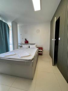Panoramic Balcony Apartment