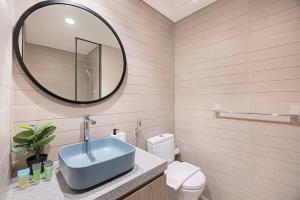Chic Studio in Business Bay, Canal & City Views, Gym, Pool