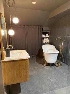 Sauna Suite on Princess - Full Basement Apartment with Private Entrance - Street Parking