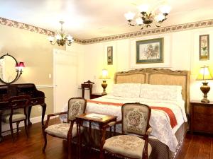 Barker House Suite 1,In the Heart of Old-Town