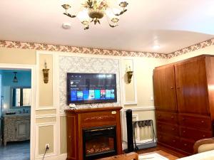 Barker House Suite 1,In the Heart of Old-Town