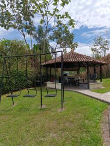 Acogedora Cabaña, Pereira Cerritos