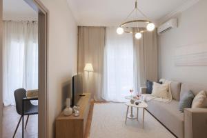 Lunar Retreat - Central 3BR Oasis