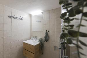 Lunar Retreat - Central 3BR Oasis