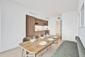 NEW spectacular 3B3B Ocean view 28th Floor