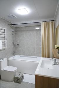 Brand New Condo Stay Central location with King Bed 65 inch TV