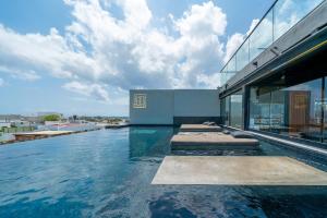 IT Residences 205 - 1BR Condo, Rooftop Pool