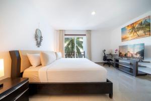 Quadra Alea Muuyal 304 - 3BR Condo with Terrace