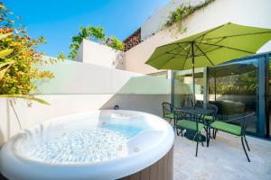 Terrazas 38th St - 2BR w Private Jacuzzi