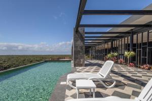 Amazing 1bdr Jacuzzi steps from sea maya ruins