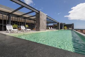 Amazing 1bdr Jacuzzi steps from sea maya ruins