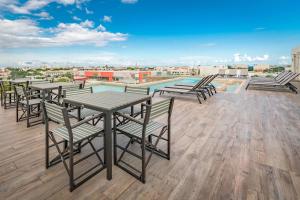 Veranto - 2BR Loft with Rooftop Pool, Gym & Parking