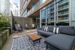 Cozy 2BR City Retreat Steps to Lake & Park