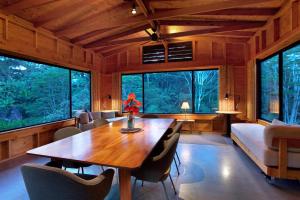 The Falls at Reeds Island: Luxury Waterfall Oasis