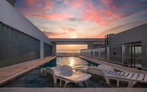 Remote Work Retreat Balcony BBQ Pool & Gym