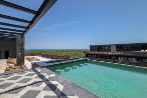 Luxury Suite Steps from the Sea