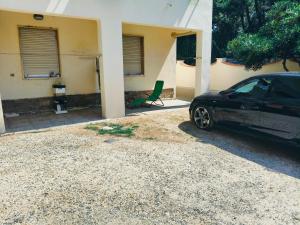 50m dal mare, con giardino e posto auto privati