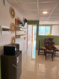 Modern 2BR Loft2 City Views Elevator Sleeps 4